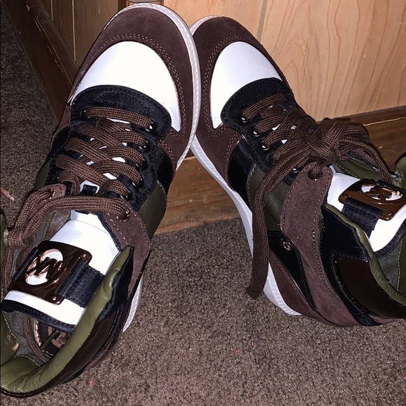 Sneakers - Picture 3 of 3